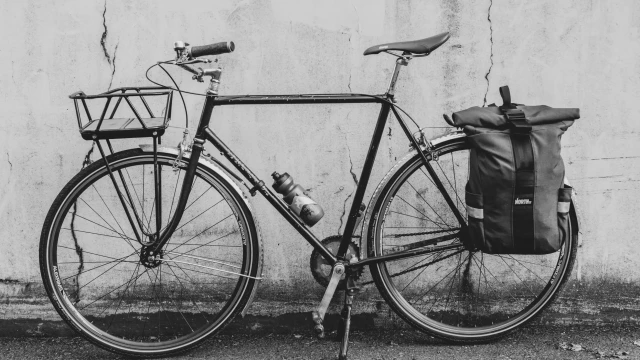 Fahrrad mit Packtasche