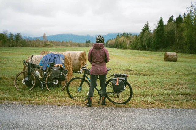 Bikepacking für Anfänger 2 Fahrräder und ein Bikepacking Anfänger
