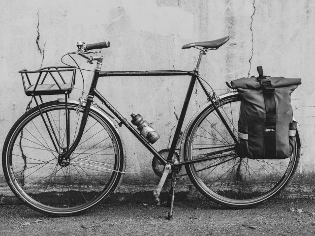 Fahrrad mit Packtasche