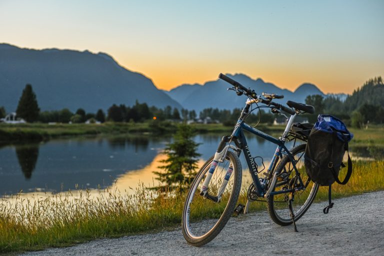 Einfachs Fahrrad mit Fahrradtasch